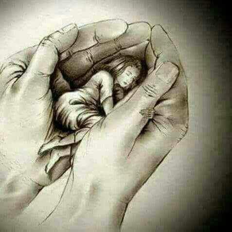 نامي بكفيّ
صغيرتي
ولتغفو أهداب الأنين
ول تتنفسي عطر الهوى
ب مقلتيّ
وتوسدي جرحي
ومن شفاه القهر
تبسمي
وأرشفي من نبض قلبي
نهر الحنين
وبآهاتي ترفقي
مليكتي
عذرآ فنظرات عيني
تخفي أشواقآ
ونيران عشقي بكِ يشتعل
#سمو_الجرح
#حروف_الجنتين
#حروف_فريدة
#وطن_الأبجدية
#الصرح_الأدبي