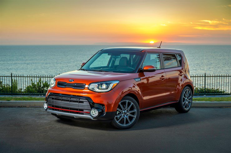 Kia's tweet photo. We'd like to thank @usnewscars for awarding our #KiaSoul and #KiaSorento the Best Cars for the Money awards in their class for the second year in a row! https://t.co/qjVwk2Wavk https://t.co/YjE6d8g4ha