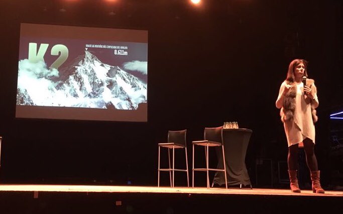 SopraSteria_ES's tweet photo. Escuchando a @Edurne_Pasaban que nos inspira a través de su experiencia y capacidad de superación en la ascensión a los 14 ochomiles. 

#KickoffBarcelona 
#moveup2018 
#SopraSteria https://t.co/EMxZNYiFv3