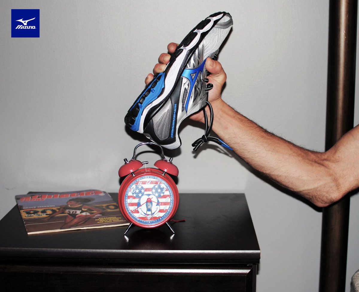 WhitbyRunRoom's tweet image. Getting up for an early run... #RunnerProblems #MizunoRunning #RunWithMizuno