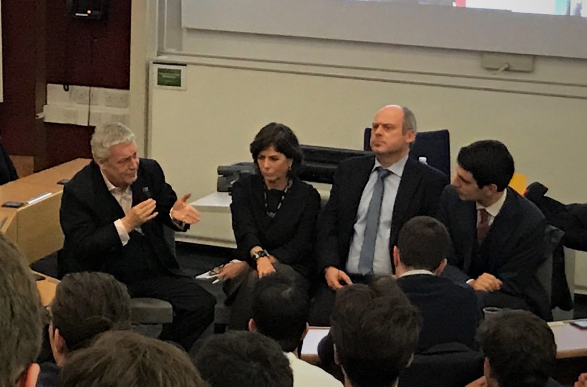 LBS_Rafael's tweet photo. “Current paralysis in #Italy is deliberate and ideal”. Great debate at @LBS about the future of Italy with the former Italian Finance Minister and IMF Governor #DomenicoSiniscalco, @FerdiGiugliano, @LucreziaReichli, and @TonyBarber8. #Italianelections https://t.co/YncOnHrTAF
