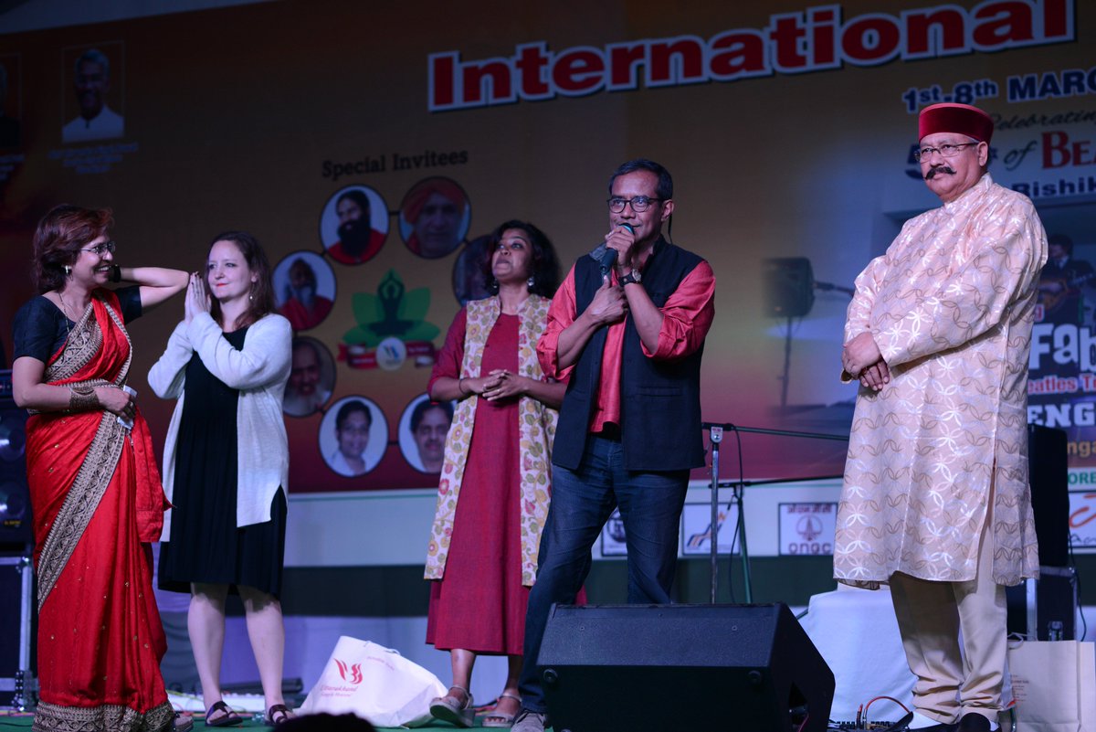 UTDBofficial's tweet photo. Hon'ble Minister of Tourism, Uttarakhand, Shri Satpal Maharaj felicitates Susmit Sen Chronicles for their breathtaking performance at #InternationalYogFestival 2018.
Stay tuned for more updates!
#Day7 #Day7ofIYF #InternationalYogaFestival #Yoga #staytuned #Uttarakhand https://t.co/FFvdkqWIOK