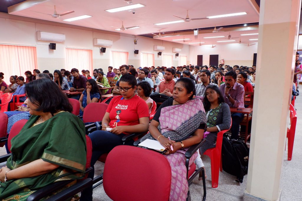 Students of LIBA #Chennai enjoyed a lecture on #entrepreneurship by <a href="/UppmaV/">Uppma Virdi</a> who shared her story from lawyer to <a href="/chai_walli/">Chai Walli</a>