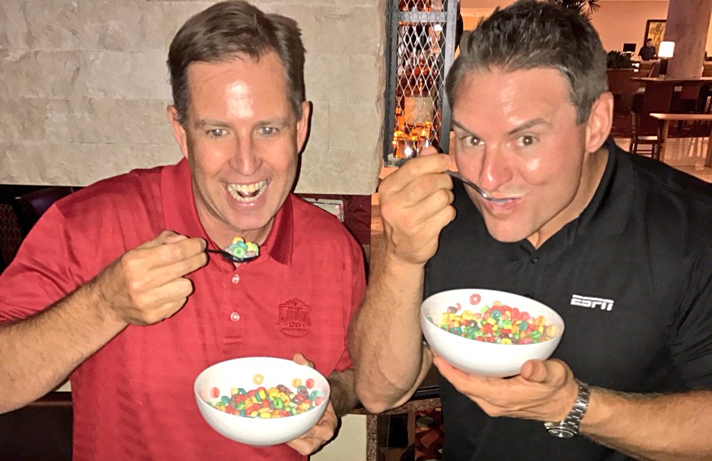 valeroalamobowl's tweet photo. On #NationalCerealDay you can eat cereal anytime you want, right @DustyDvoracek? More Froot Loops with marshmallows please. https://t.co/QXNAEfa7BU