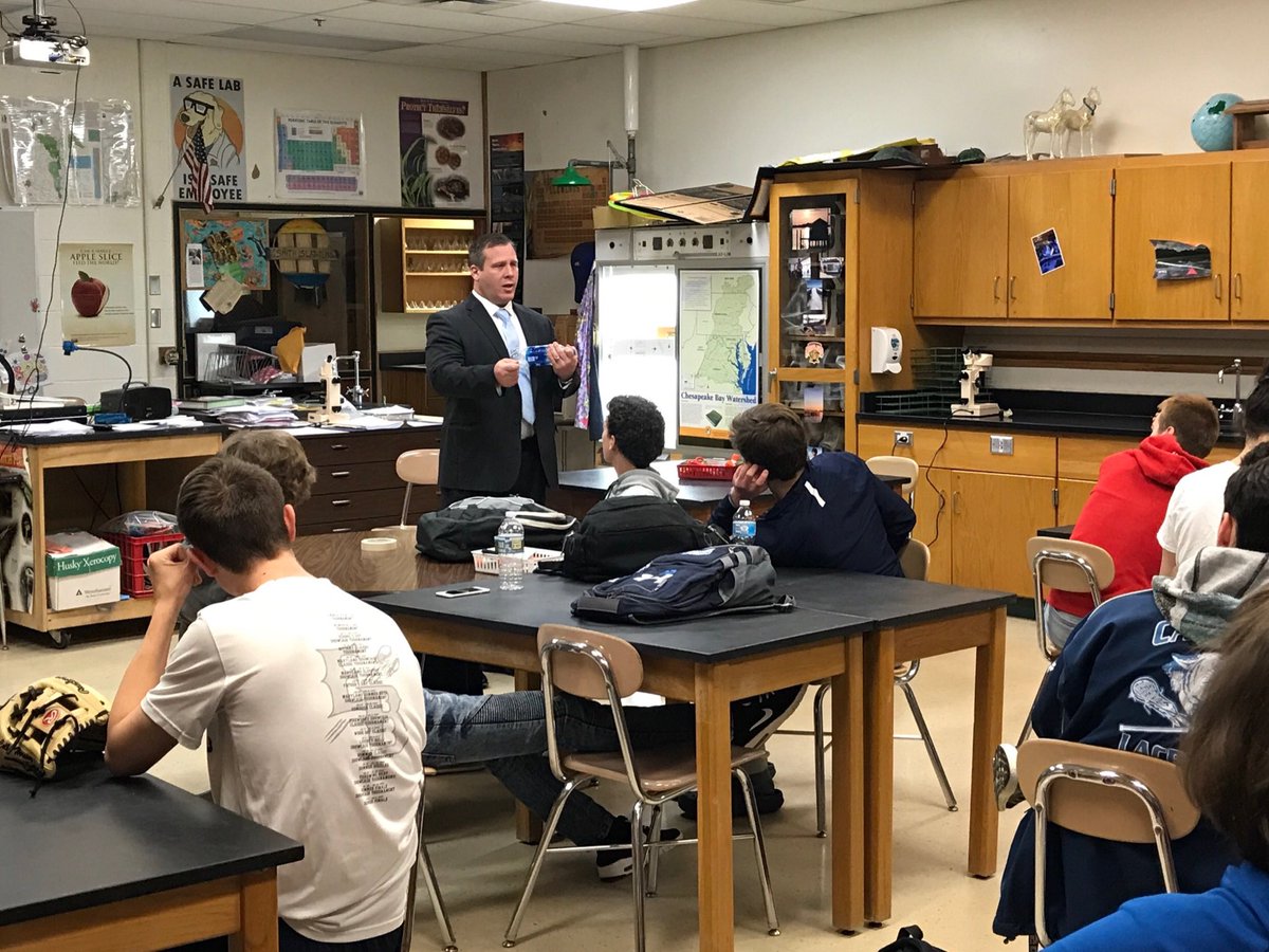 Author_CoachF's tweet photo. Thank you to Dr. Mike Markoe for speaking to our Leadership class today! Great wisdom on grinding, being humble, temperament, and concepts in effective leadership. #ThanksForGivingBack https://t.co/FCEeSIRCqX