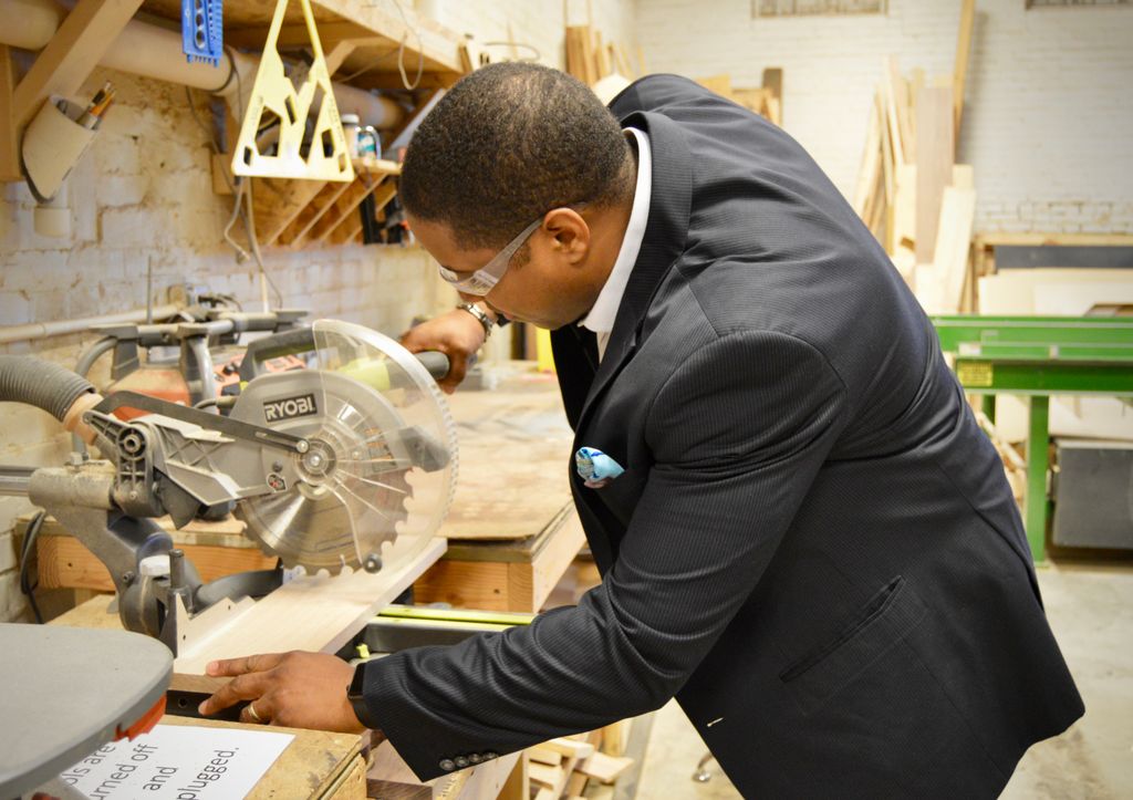 ARInnovationHub's tweet photo. The Innovation Hub welcomes Dr. Chris Jones to our team as Executive Director. We look forward to working with him and growing our maker community @cmjones99 @WinrockIntl @DSNI_org @MITCoLab @MITdusp @pauljudge @STEMGemsBook @MIT_alumni @Morehouse @ThePurplePage @BlackGirlsCode https://t.co/GG5y00fpWp