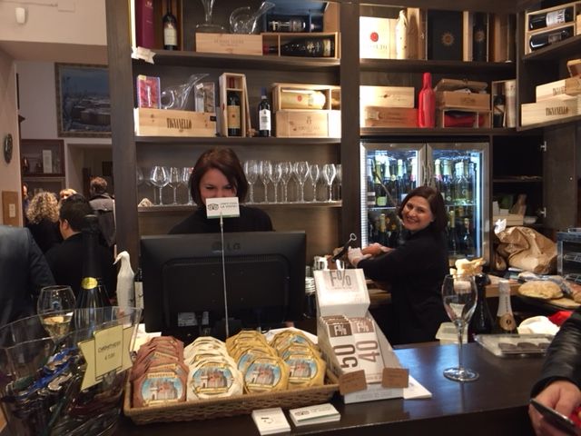 pulltex_it's tweet photo. Riunione Agenti Pulltex, presso la nostra Enoteca Obsequium di Firenze.Una
bella giornata di lavoro e di incontro! Grazie a tutti per essere venuti. https://t.co/cuHt8zETHO