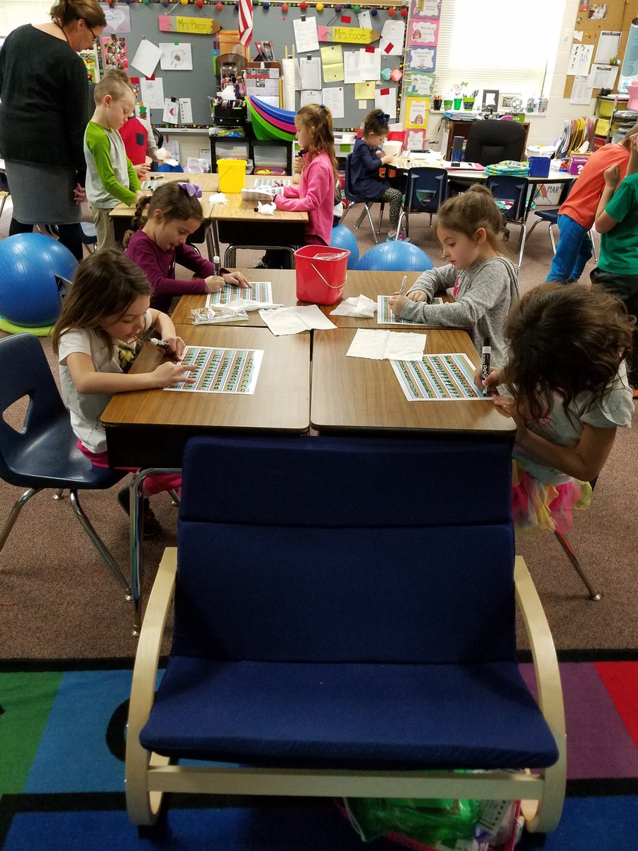 kassraines's tweet image. Today&apos;s handwriting group is Mrs. Foote&apos;s kindergarten class. They are working hard using the @StartDOTwriting program and kinesthetic order to learn proper formation and orientation! #WeAreNR #MyOhioClassroom