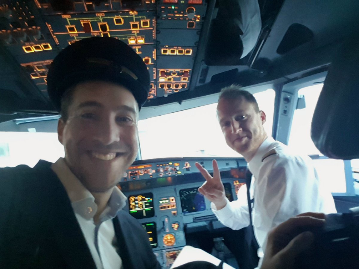 thomashoger's tweet photo. Just realized I was flown to FRA by Markus, one of the first pilots who used our #VR #training and helped us develop it. Can you tell how proud I am? #Lufthansa #3spin #innovation https://t.co/n8y1DaLloB