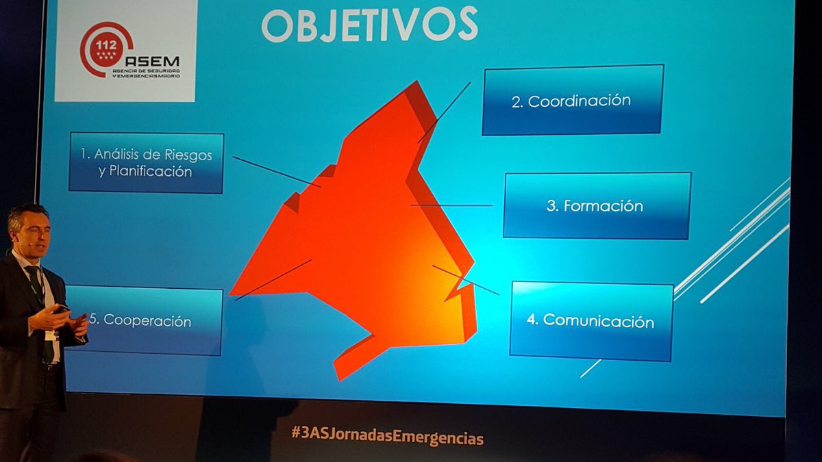 El Director de la Agencia de Seguridad y Emergencias Madrid112  <a href="/CarlosNovilloPi/">Carlos Novillo Piris</a> explica la organización de #ASEM112 en las #3ASJornadasEmergencias, organizadas por <a href="/Telefonica/">Telefónica</a> en #Toledo.