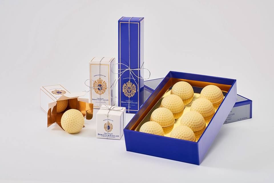 Nos balles de golf formées d'une coquille de chocolat blanc fourrée d'un praliné de première qualité font le régal des golfeurs, et surtout des gourmands.

À l'unité, et jusqu'à 6 pièces avec 10% de réduction grâce au code DG10 : buff.ly/2HZFJ9c