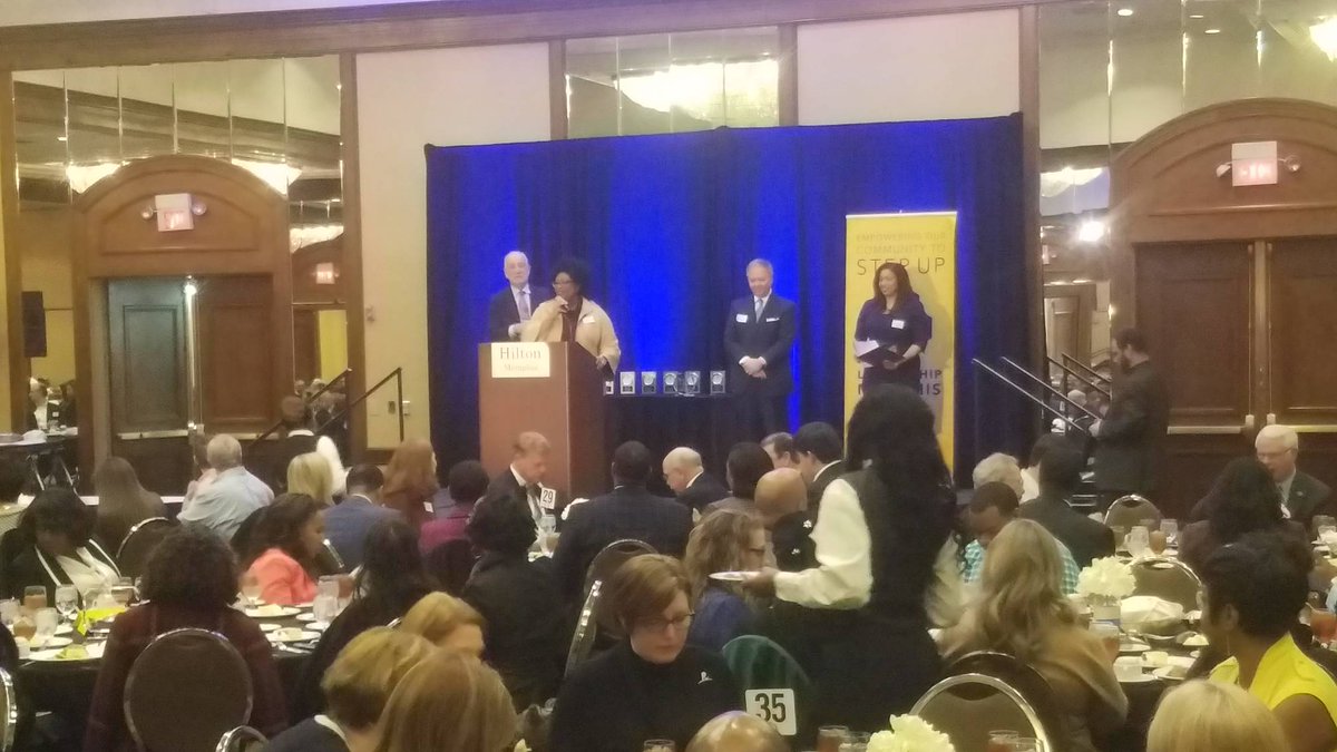 LeadershipMphs's tweet photo. Congratulations to @CCHSmemphis, recipient of the 2018 Community Champion on the Year Award. Accepting the award is Shantelle Leatherwood (#EP2011). #LMAwards18 https://t.co/8iszwOTBJa