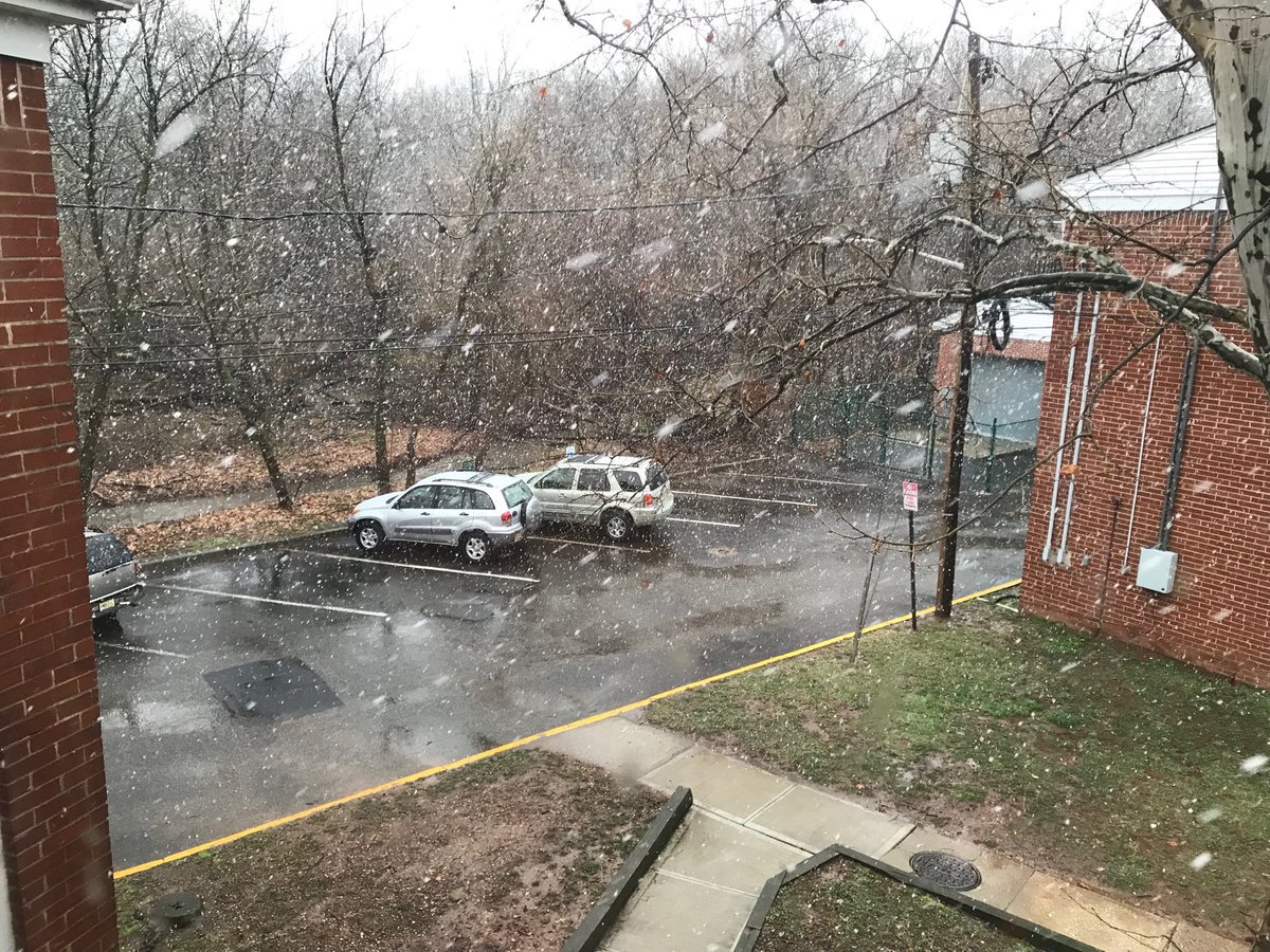 DiarioLaPrensa's tweet photo. Hondureños en EEUU, ¿cómo están viviendo la #SnowTorm? https://t.co/HIjWR5fiCC