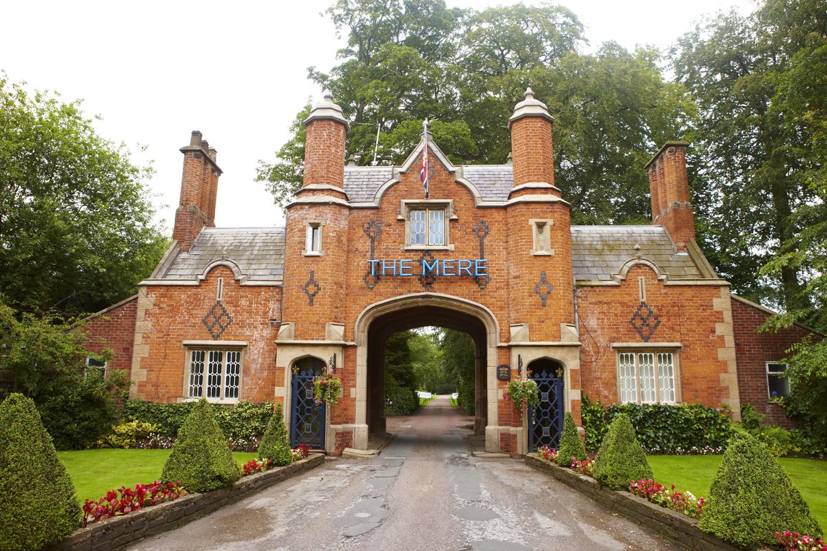 barons_quay's tweet photo. Visit us this Saturday at our Camper Van Photobooth in celebration of Mother's Day! You could be in with the chance of winning afternoon tea for two at @LifeatMere. ๐
#Prize #Northwich #Cheshire #BaronsQuay #MereResort https://t.co/UfDNGfyDaM