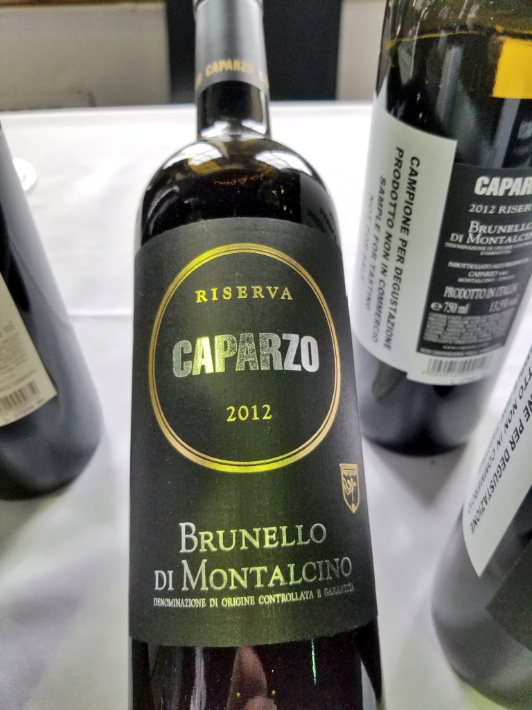 MTLWINEGUY's tweet photo. Starting with the classics @AntinoriFamily @FattoriaBarbi @CaparzoWines #piandellevigne #barbibrunello #caparzoriserva #lacaduta #2013 #2012 #2015 @ConsBrunello #benvenutobrunello https://t.co/HvHOmRRWxb