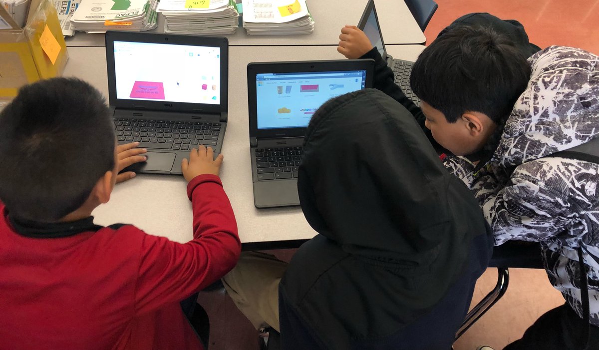 Mrs_Cook08's tweet image. I love mornings in the #SheldoniLab look at all the collaboration and creativity happening #3Dprinting #legoengineering #snapcircuits #crafts #looming #hangman @sheldoninnovate