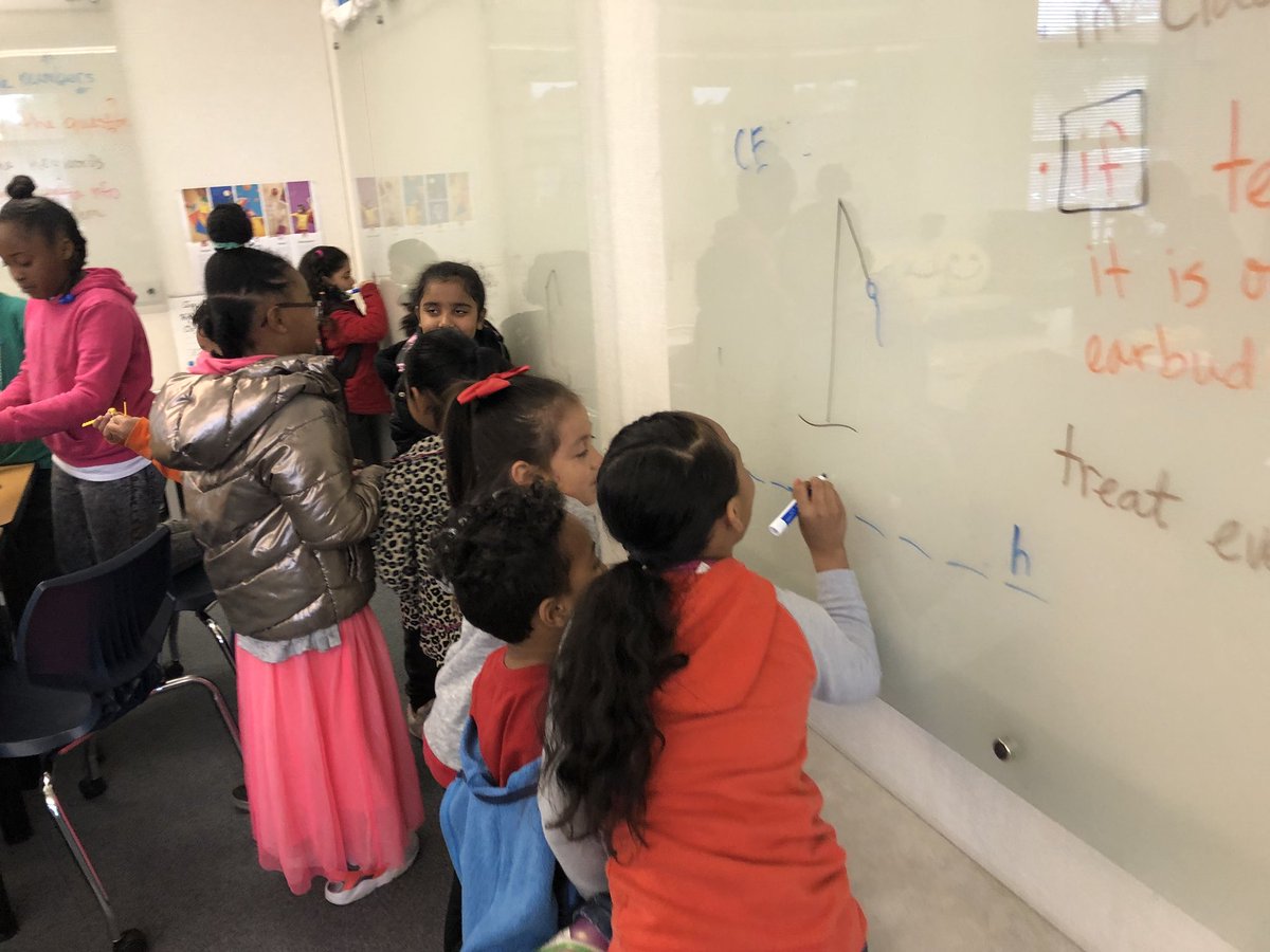 Mrs_Cook08's tweet image. I love mornings in the #SheldoniLab look at all the collaboration and creativity happening #3Dprinting #legoengineering #snapcircuits #crafts #looming #hangman @sheldoninnovate