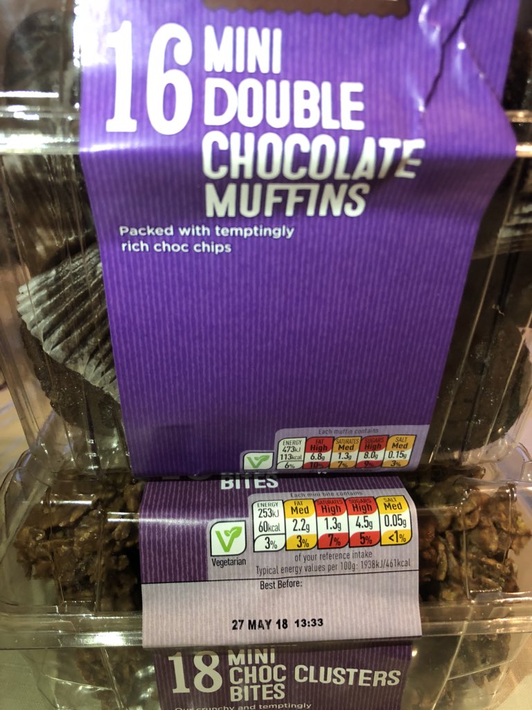 mal_197's tweet image. Quick question to @asda , why is 7% of saturated fats amber on one product and red on another?