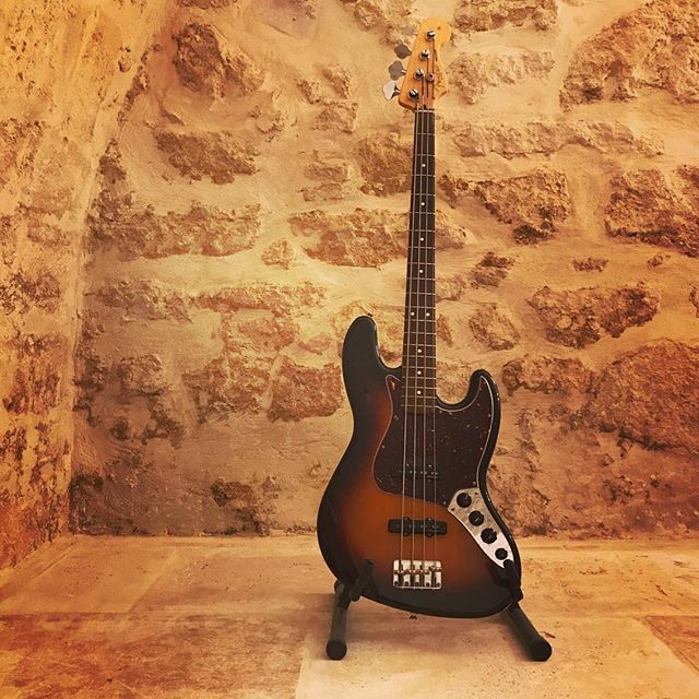 melwaxx's tweet photo. Je crois bien que j’ai une nouvelle copine :) #bass #jazzbass #music https://t.co/43EyuFUpNd https://t.co/LGoUtl2wC7