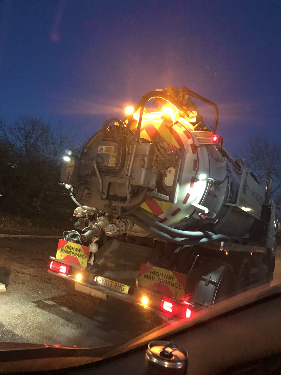 BasementPumps's tweet photo. Early evening #tanker breakdown #pumps #pumpengineer #sewage #dartford https://t.co/GXvMYsR4p5