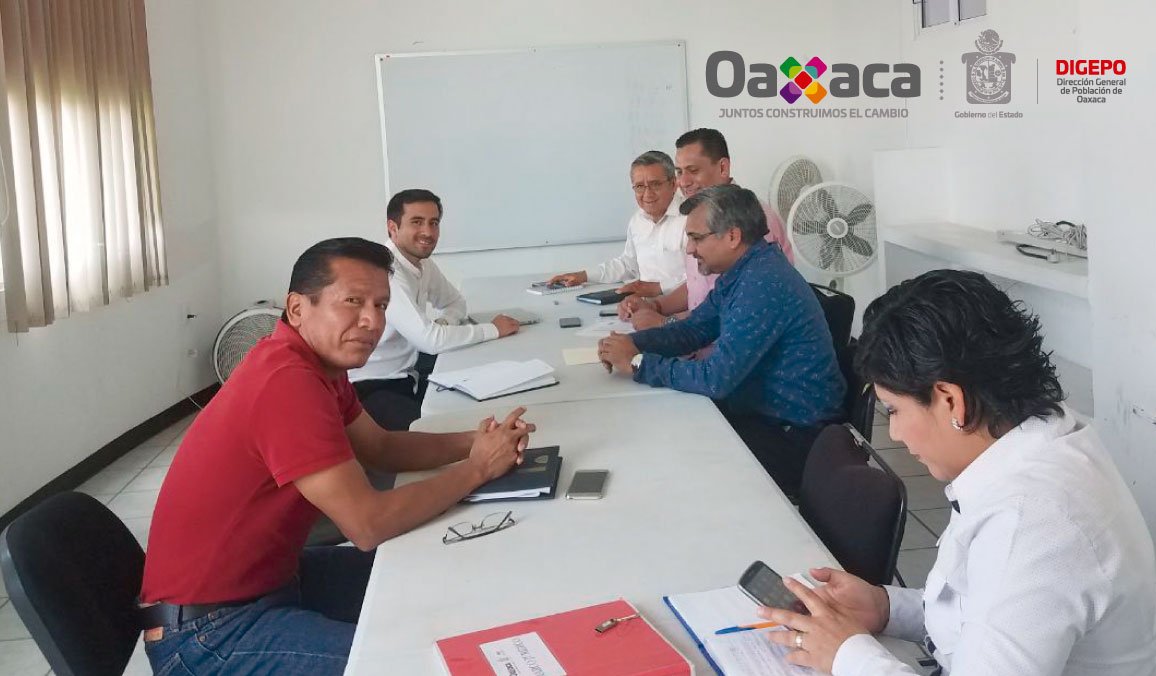 DIGEPO_GobOax's tweet photo. 🗣️📣Titular de @DIGEPO_GobOax se reúne con personal de @IEEA_GobOax para trabajar en la elaboración de convenio de cooperación. @alejandromurat  @SIPINNA_MX @apddhac @CEJUM_GobOax @SMO_GobOax @El_Oriente @coplade_costa @CEPEOaxAc @CEPIADET @CSEIIO_OFICIAL @CdigoTranspare1 https://t.co/8Ol8GBYezY
