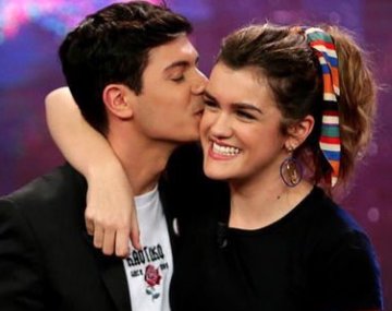 vilela58's tweet photo. #OTDirectoConMarti
Por cierto, ¿vas a Eurovisión?
#OTDirecto7F
#THOSFansAlfred7M https://t.co/l8WhxA1Hn1
