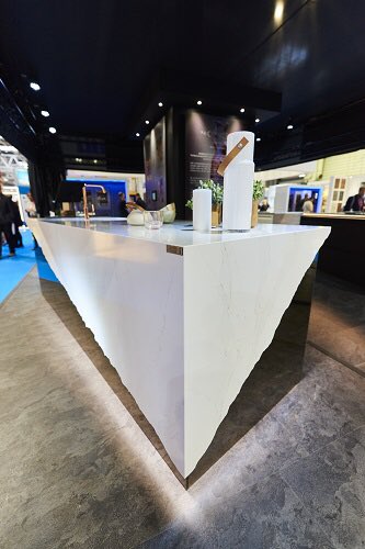 Our Kompact Klickfloor tile Grampian Slate was specifically chosen by Award winning designer Colin Wong of Development Direct, to feature in his new concept display ‘The Rock’ at KBB Birmingham this year. @kbblive @dd_kitchens