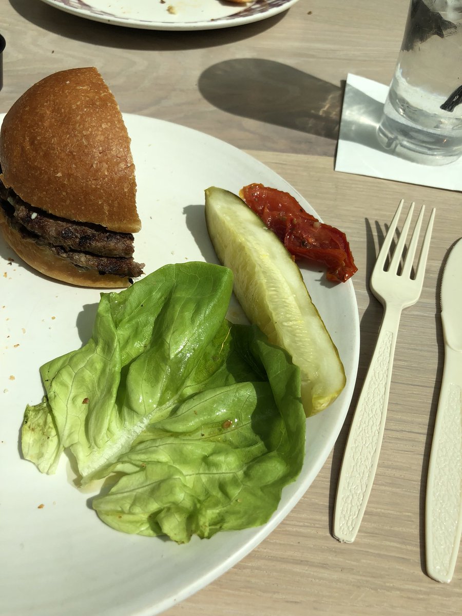 Stacey_Hesse's tweet photo. @RizzShow what kind of monsters serve food on glass plates with plastic forks and knives #firstworldproblem #airportgrub https://t.co/p9ARh08TwR
