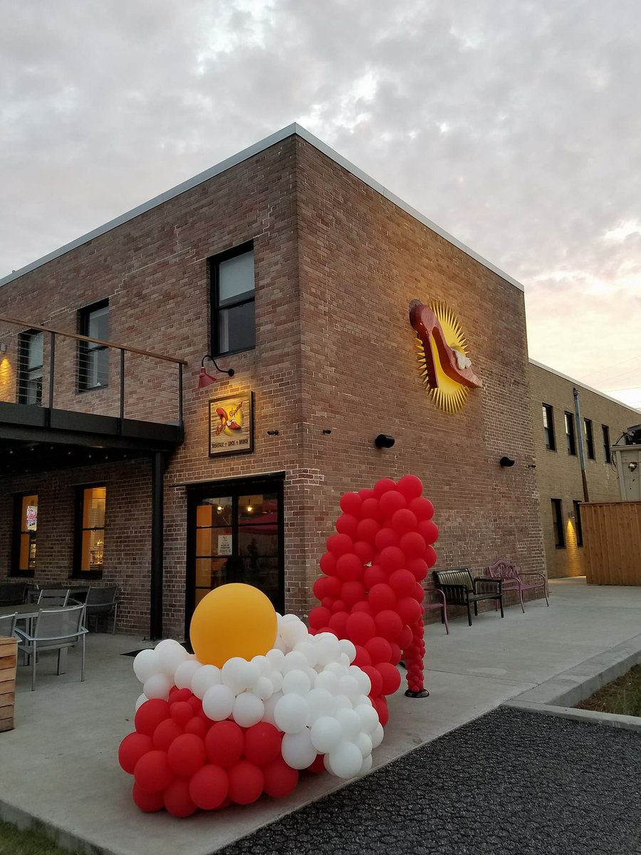 BrunchWithRuby's tweet image. We loved our Ruby Slipper from @badassballoonco to help celebrate our first #RubySlipper5k! Isn't it a work of art? 😍❤🎈👠 #TheRubySlipperCafe #Badassballoonco #RubySlipper #Brunch