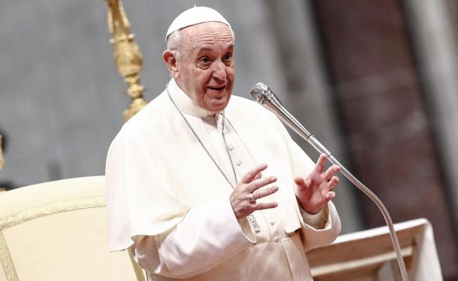 El_Universal_Mx's tweet photo. El Papa Francisco, recalcó que las misas no se pagan ni cuando se trate de una especialmente para un familiar o amigo fallecido; “si quieres dejar una limosna, déjala, pero no se paga” https://t.co/0yeVz9qcLD https://t.co/vAlXjrAc0C