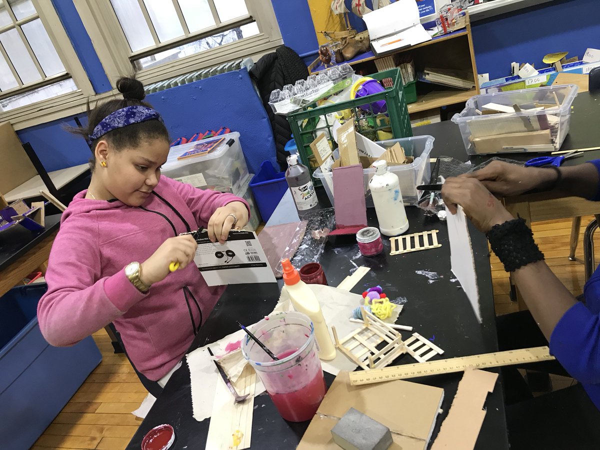 Magnet157's tweet photo. A little snow doesn’t stop our makers! They show up to the Makerspace during lunch for sewing, car design, technology...You name it, they want to make it! @NYCSchools @MagnetSchlsMSA #PS157 #makerspace #sewing #STEMMattersNYC #STEAM #kidsmatter #icandoit #bedstuy #brooklyn #snow https://t.co/x0IPjaxHrU