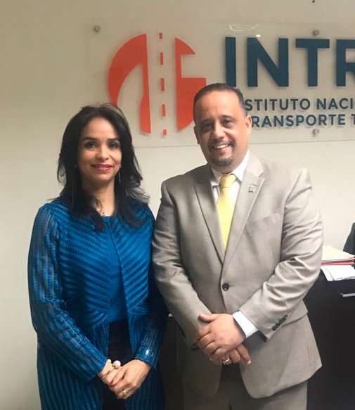 INTRANT_RD's tweet photo. La directora ejecutiva del #INTRANT, @Clafranchesca, recibió este miércoles la visita del alcalde de Jarabacoa (@AytoJarabacoa), Dr. Carlos José Sánchez, donde coordinaron acciones para el Plan de Movilidad de ese municipio. | #INTRANTConLasAlcaldías. https://t.co/mzyjYED9Sx