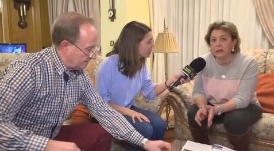 MadridDirecto's tweet photo. Aurora y Juan José quieren irse este año a Canadá en una de las rutas culturales que oferta la comunidad.
@MariaSaizM les acompaña a la agencia de viajes más cercana para solicitar plaza.
#MD121 https://t.co/5GBHbX5nxQ