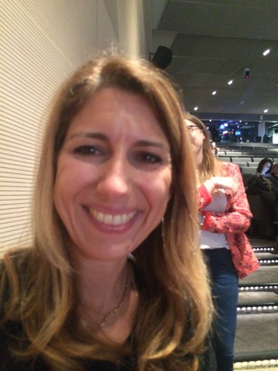 Imene_Maharzi's tweet photo. @Tygenia est notre source d’inspiration #teamGSWW : fondatrice de @Kalima_RP, elle connaît la valeur du soutien au bon moment, de la sororité, et la puissance du sourire ! She walks the talk ! @GlobalSWWomen #GlobalSWWomen https://t.co/kL1oisBsBY