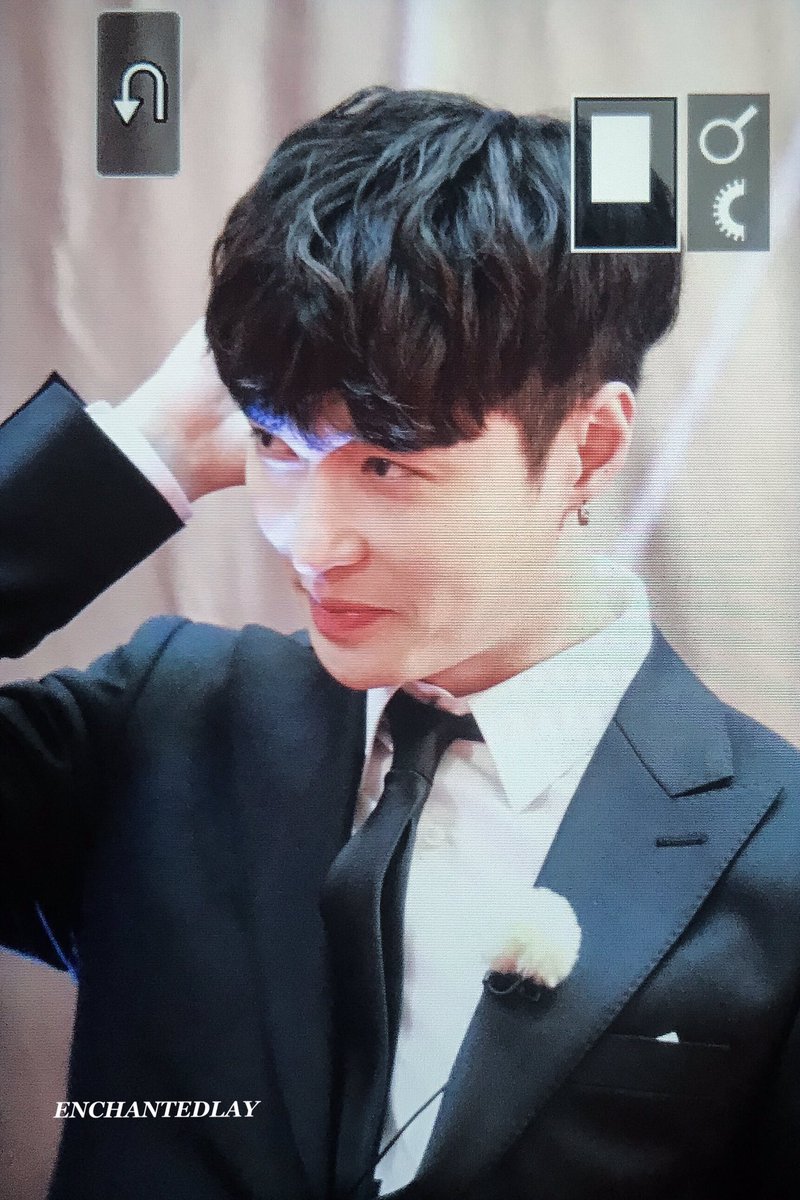 EnchantedLay's tweet image. #Lay #Yixing #张艺兴 #레이  #장이씽 180308 Go Fighting