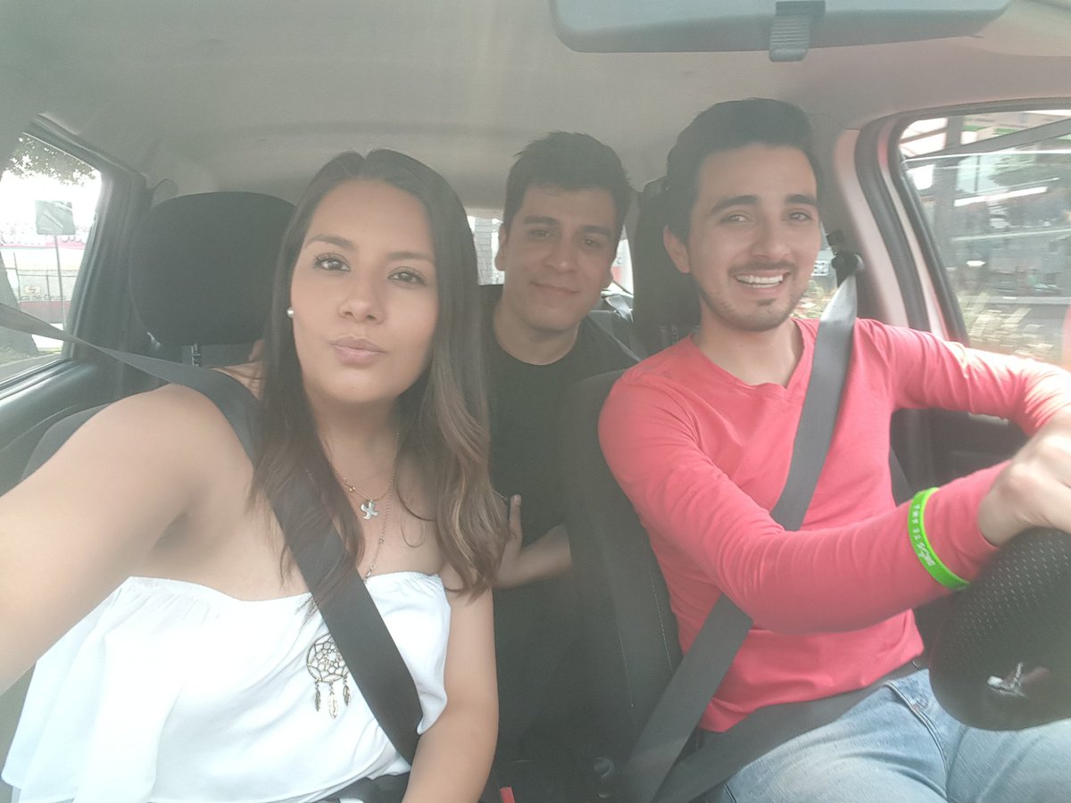 cesar_briseno's tweet photo. En actitud ! En concierto jajajaj @caromept https://t.co/ZPWu2671jT