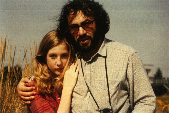 LukeTweet75's tweet photo. #LasseBraun e #LysaThatcher sul set di #AmericanDesire (1980 #LongIsland #NewYork) #Maestro #icon #stracult #eros #sex #director #freedom #pioneer #cinema #film #movie @TweetInPoesia @axelbraun https://t.co/ipf6DpEfWz