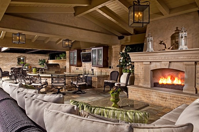 SherryFu_Kw's tweet photo. This outdoor living room with fireplace and kitchen seating makes a great space for entertaining and relaxation. 😎 #OutdoorLiving #BackyardGoals https://t.co/ahkQUgfyFm