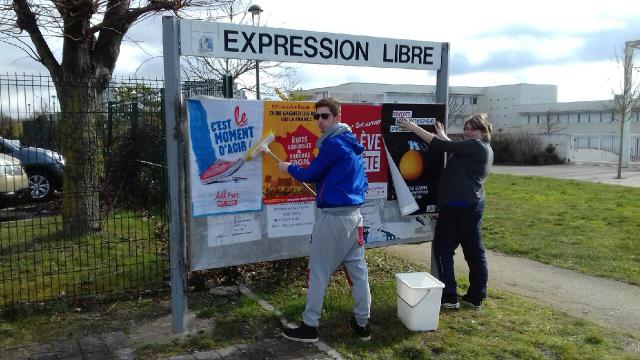 MJCF_10's tweet photo. Hier c'était journée collage dans tous le département pour les jc de l'Aube 💪 https://t.co/aN7oY5KKhe