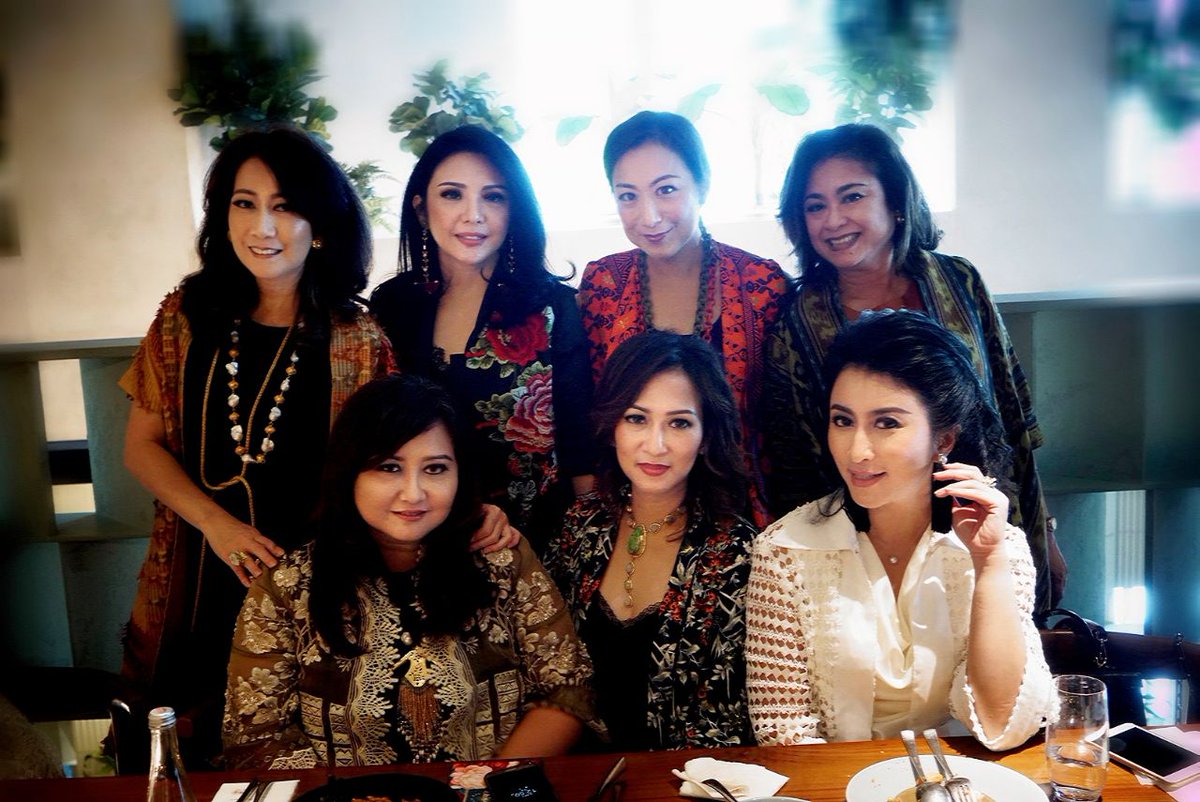 VCPhotoworks's tweet photo. Venue : Mr. FOX Scbd .
.
#vcphotoworks #vcquotes #vemalebyvc #bdaylunch #seniorartist #legendaris #sosialita #fashionstyle
#hoppyphoto #casualphoto #likeforlike #photography #happymind #happylife #posedirector #eo #agency #talent #model #mc #host #careerwomen #casualphoto https://t.co/xe2f6qMxpP