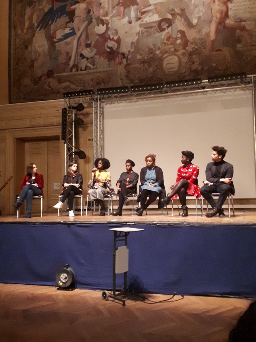 Après la projection du film "Méduses, cheveux afro et autres mythes", place au débat avec <a href="/Lecinewax/">CINEWAX | African movies</a> <a href="/mairiedu13/">Mairie du 13e</a> <a href="/johannamak/">Johanna makabi</a>