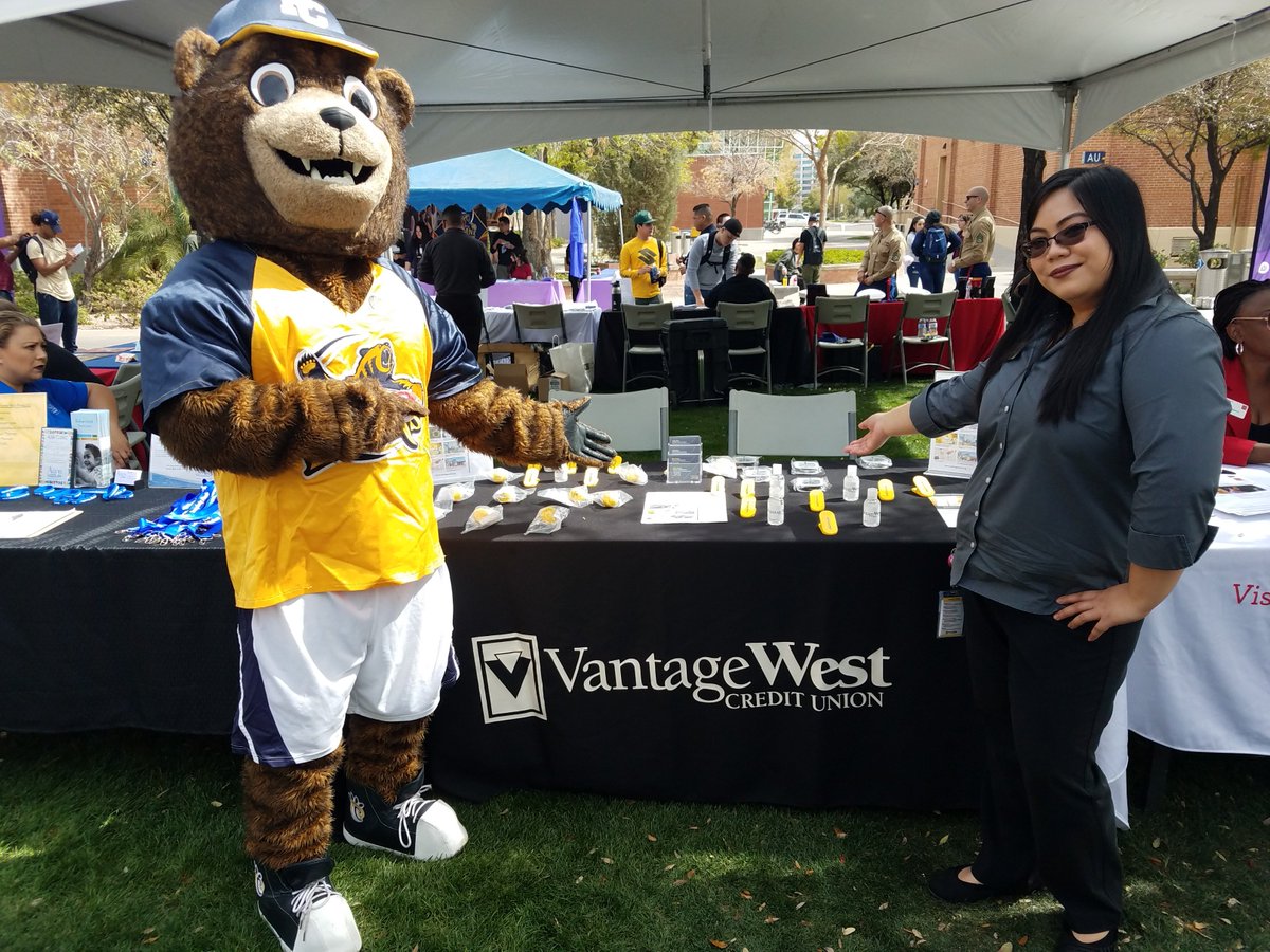 rtramirez48's tweet photo. Vantage West CU supporting Phoenix College Spring Career Fair! G0 BEARS!!! #vantagewestcreditunion https://t.co/DLPFVEEjkw