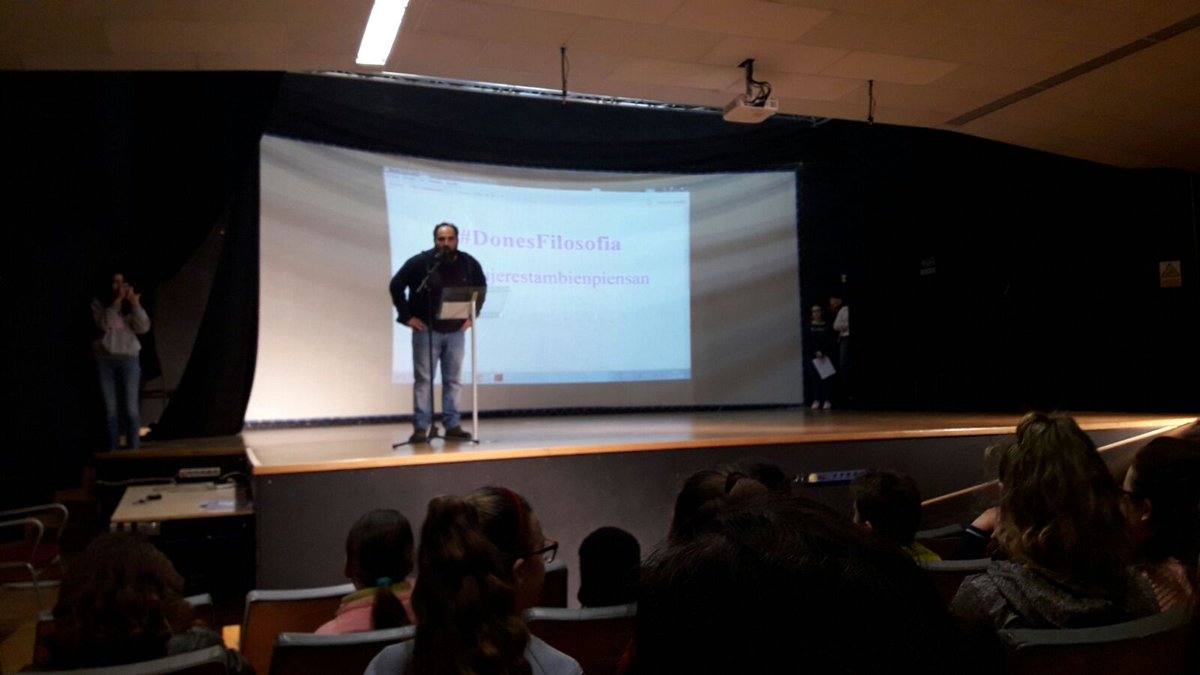 poudenia's tweet photo. Hui, l'alumnat de 1r de Batxillerat de l'@IES3Denia ens ha descobert exemples de filòsofes gregues. Alumnat de 6è de Primària de tota Dénia ha pogut conèixer-les. Gran feina d'aprenentatge servei.  #donesfilosofia https://t.co/jqx1I0OWl4
