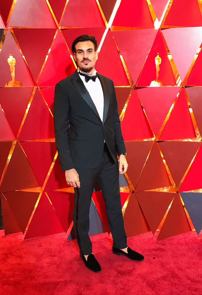 I could have imagined it in a million shapes but what struck me and made me feel home is a extreme positiveness and easiness of a world that could easily be cold and is all but cold.
Thanks to the Academy ❤
#Oscars #theacademyawards #theoscars #giorgioarmani #stars #RedCarpet