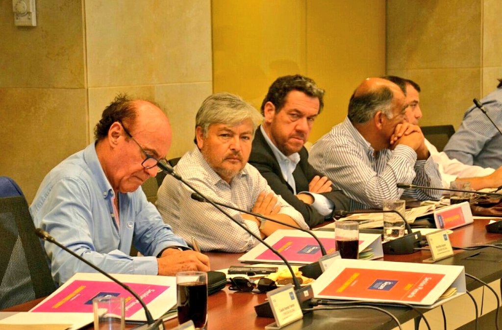 COREsantiago's tweet photo. [AHORA] Intendente Claudio @Orrego entrega última Cuenta de Gestión frente al @COREsantiago, destacando logros del periodo 2014-2018 #SomosCoreRM https://t.co/CukEkTfY9D