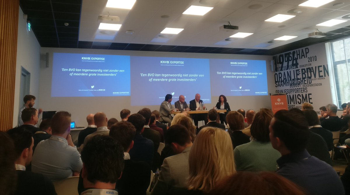 MaartenDeBr's tweet photo. Boeiend en inspirerend kenniscongres betaald voetbal vandaag in Zeist. Over de stadionrevolutie, fan experience, organisatieontwikkeling en het werken in een emotionele voetbalwereld. #kbv18 #FCEindhoven https://t.co/EQ2JsfTSW2