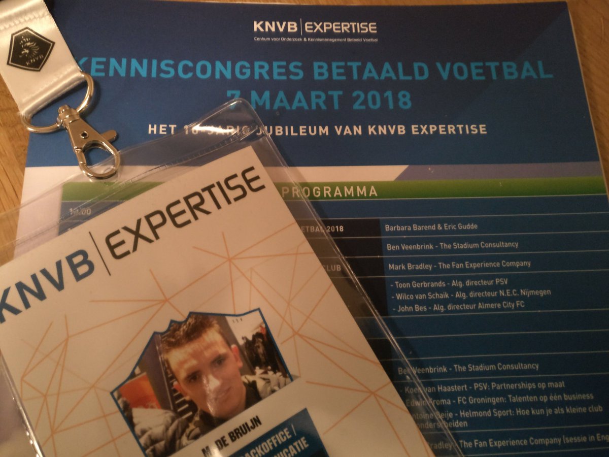 MaartenDeBr's tweet photo. Boeiend en inspirerend kenniscongres betaald voetbal vandaag in Zeist. Over de stadionrevolutie, fan experience, organisatieontwikkeling en het werken in een emotionele voetbalwereld. #kbv18 #FCEindhoven https://t.co/EQ2JsfTSW2