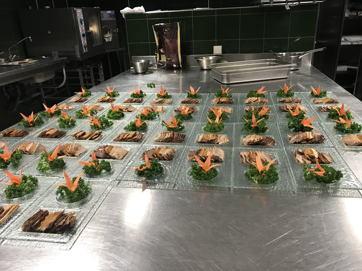chantal_marion's tweet photo. Visite des cuisines du Lycee #GeorgesFreche et rencontre avec les chefs #Chengdhu #Sichuan @Saurel_P @Montpellier3m #International #UEST Jumelage et coopération une des forces de @montpellier_ https://t.co/iS1DqOLopb