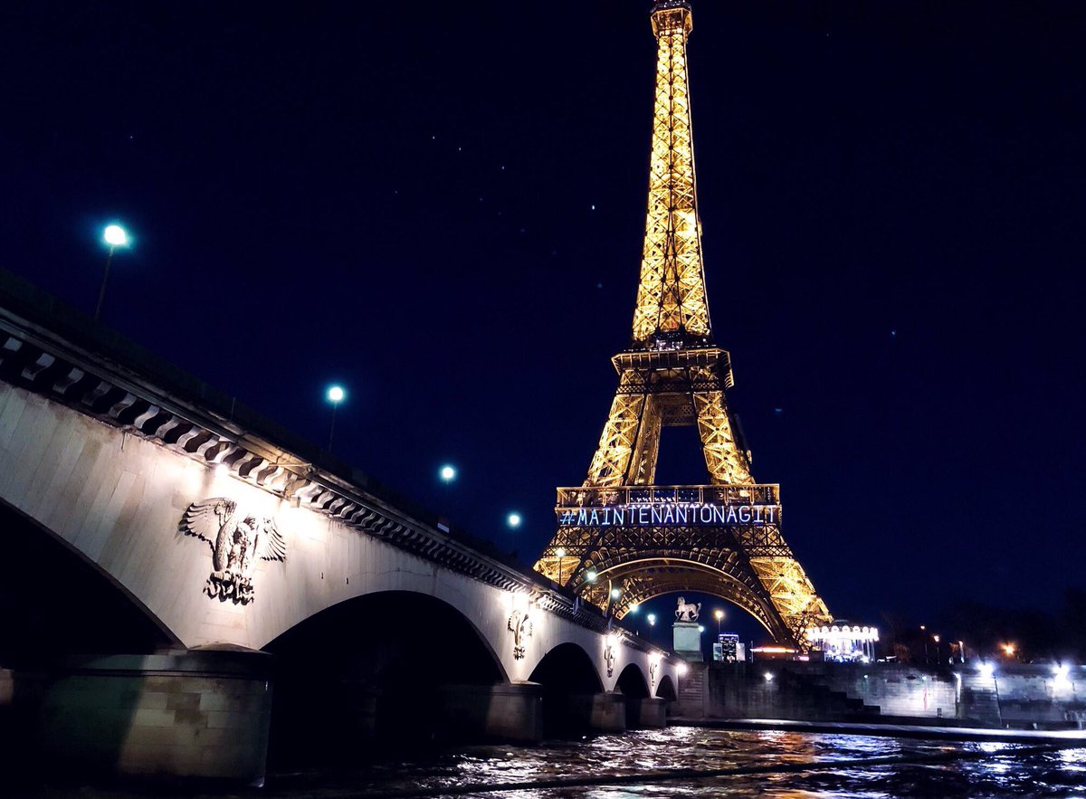 Tomorrow it’s the International Women’s Day (the birthday of my eldest son too...) and the Eiffel Tower lights up in honor of this day with the hashtag #MaintenantOnAgit 💪