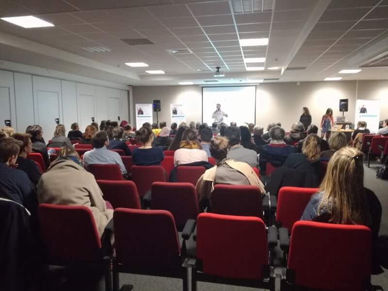 InterFaithTour's tweet photo. Salle comble pour la #Step3 avec @CxtParisNord ! #TIFT2018 https://t.co/IHN0IlX5oz